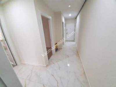 Küçükyalı Metro'da 3+1 Yeni Bina Ön Cephe 17