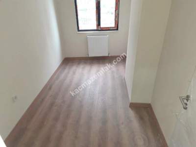 Küçükyalı Metro'da 3+1 Yeni Bina Ön Cephe 14