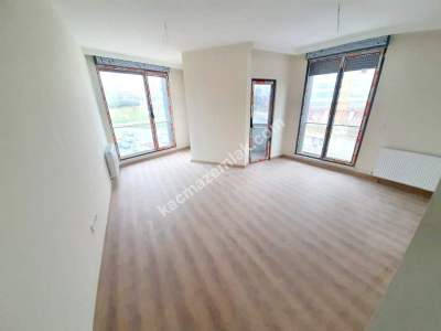 Küçükyalı Metro'da 3+1 Yeni Bina Ön Cephe 2