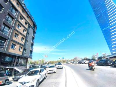 Küçükyalı Metro'da 3+1 Yeni Bina Ön Cephe 25