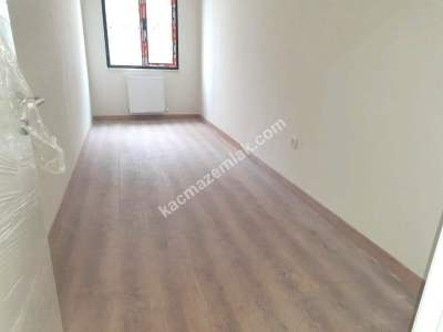 Küçükyalı Metro'da 3+1 Yeni Bina Ön Cephe 11