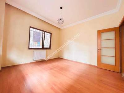 Küçükyalı Merkezi Konumda Ayrı Mutfaklı Öncephe 1+1 2