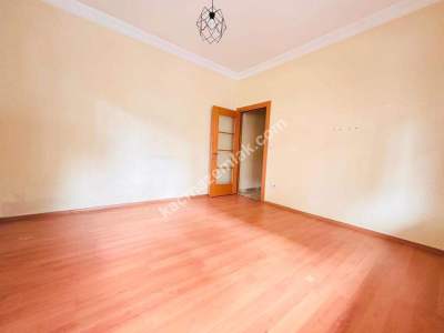 Küçükyalı Merkezi Konumda Ayrı Mutfaklı Öncephe 1+1 4