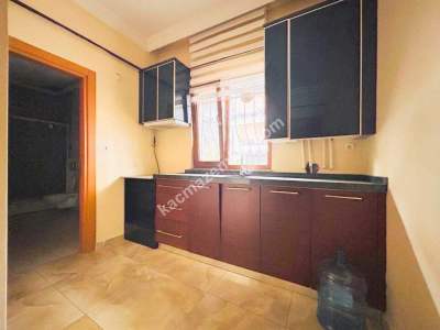 Küçükyalı Merkezi Konumda Ayrı Mutfaklı Öncephe 1+1 8