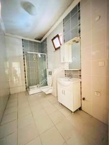 Küçükyalı Merkezi Konumda Ayrı Mutfaklı Öncephe 1+1 20