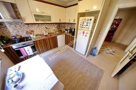 Küçükyalı'da Geniş Metrekareli Katta Ön 3+1 11