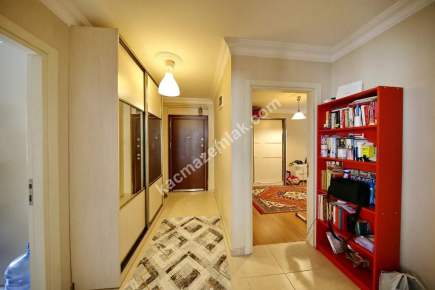 Küçükyalı'da Geniş Metrekareli Katta Ön 3+1 19