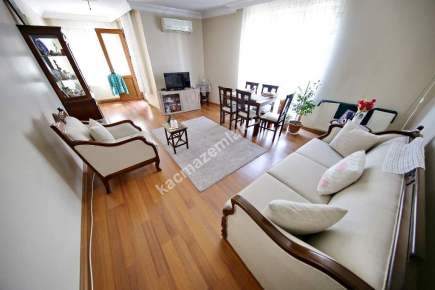 Küçükyalı'da Geniş Metrekareli Katta Ön 3+1 1