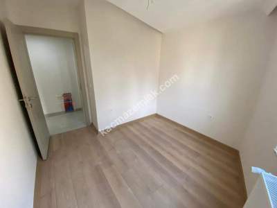 Küçükyalıda Merkezi Bir Konumda Sıfır 2+1 Arakat 11