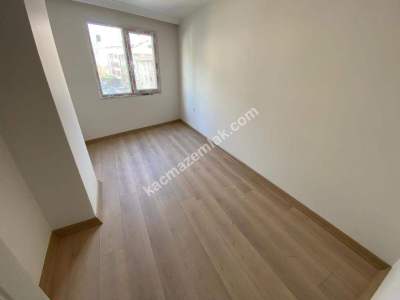 Küçükyalıda Merkezi Bir Konumda Sıfır 2+1 Arakat 14