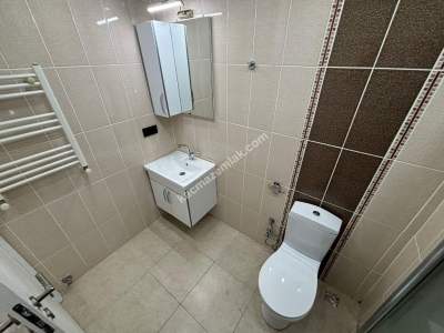 Küçükyalıda Metroya Yakın 10 Yıllık Binada Balkonlu 2+1 18