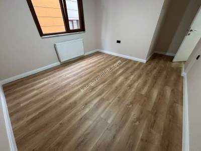 Küçükyalıda Metroya Yakın 10 Yıllık Binada Balkonlu 2+1 5