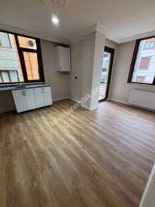 Küçükyalıda Metroya Yakın 10 Yıllık Binada Balkonlu 2+1 12