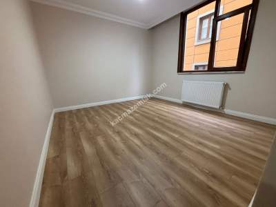 Küçükyalıda Metroya Yakın 10 Yıllık Binada Balkonlu 2+1 10