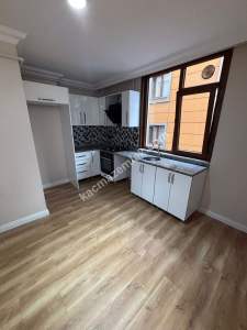 Küçükyalıda Metroya Yakın 10 Yıllık Binada Balkonlu 2+1 7