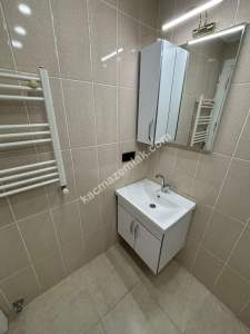 Küçükyalıda Metroya Yakın 10 Yıllık Binada Balkonlu 2+1 14