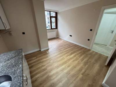 Küçükyalıda Metroya Yakın 10 Yıllık Binada Balkonlu 2+1 15