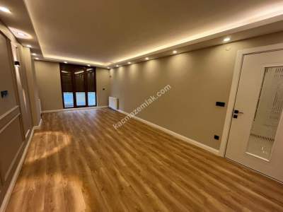 Küçükyalı'da Harika Konumda 2.Kat 125M² Ferah 3+1 16