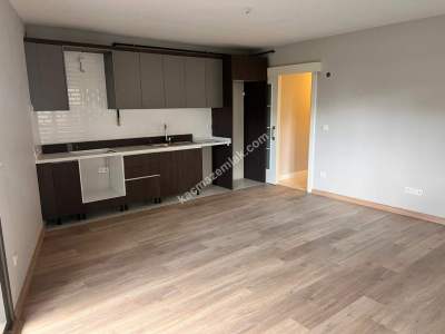 Kaçmaz'dan K.yalı Da Sıfır E'5 Metroya Yakın 1+1 Dair 5