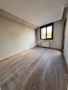 K.yalı Da Yeni Binada Ön Cephe Bahçe Kullanımlı 2+1 9