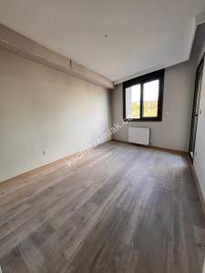 K.yalı Da Yeni Binada Ön Cephe Bahçe Kullanımlı 2+1 10