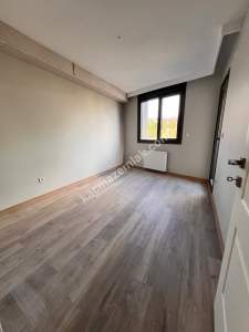 K.yalı Da Yeni Binada Ön Cephe Bahçe Kullanımlı 2+1 14