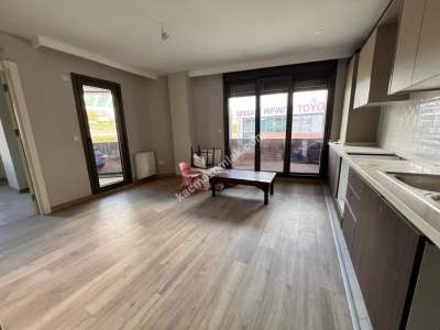 Küçükyalı'da Sıfır Binada Köşe Konumda Ön Cepheli 1+1 5