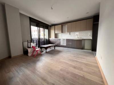 Küçükyalı'da Sıfır Binada Köşe Konumda Ön Cepheli 1+1 4