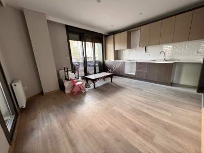 Küçükyalı'da Sıfır Binada Köşe Konumda Ön Cepheli 1+1 2