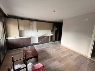 Küçükyalı'da Sıfır Binada Köşe Konumda Ön Cepheli 1+1 1