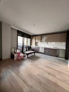 Küçükyalı'da Sıfır Binada Köşe Konumda Ön Cepheli 1+1 3