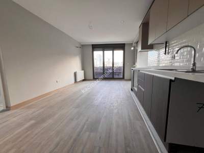 K.yalı Da Sıfır E'5 Metroya Yakın Ön Köşe 2+1 Daire 6