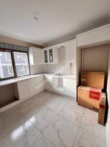 Küçükyalı'da Marmaraya Yakın Ebeveyn B. Katta Ön 3+1 1