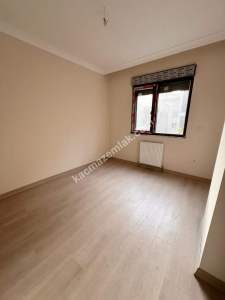 Küçükyalı'da Marmaraya Yakın Ebeveyn B. Katta Ön 3+1 9