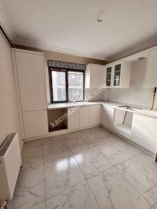 Küçükyalı'da Marmaraya Yakın Ebeveyn B. Katta Ön 3+1 3