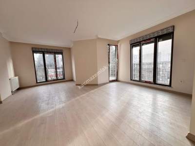 Küçükyalı'da Marmaraya Yakın Ebeveyn B. Katta Ön 3+1 11