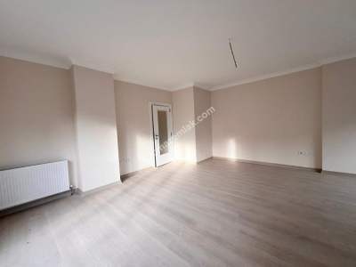 Küçükyalı'da Marmaraya Yakın Ebeveyn B. Katta Ön 3+1 15