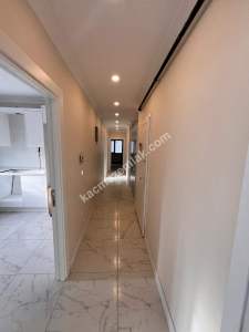 Küçükyalı'da Marmaraya Yakın Ebeveyn B. Katta Ön 3+1 13