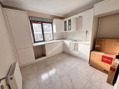 Küçükyalı'da Marmaraya Yakın Ebeveyn B. Katta Ön 3+1 2