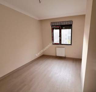 Küçükyalı'da Marmaraya Yakın Ebeveyn B. Katta Ön 3+1 10