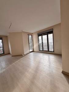 Küçükyalı'da Marmaraya Yakın Ebeveyn B. Katta Ön 3+1 17