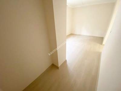 K.yalı Sıfır Ön Köşe Bina 2.Kat 110 M2 Ebeveynli 3+1 25