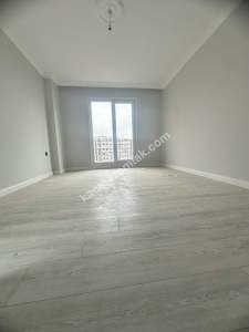 Kaçmaz'dan Dolayoba Ana Caddede Full Yapılı Sıfır 3+1 19