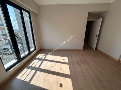 Safa Mah. 3+1 120 M2 2.Kat K.otopark Sıfır Daire 25