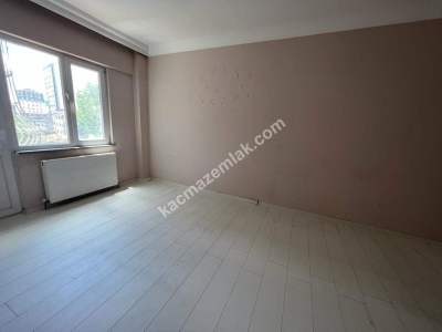 Ümraniye Ekşioğlu Birlik Sitesinde 3+1 Balkonlu Kombili 9