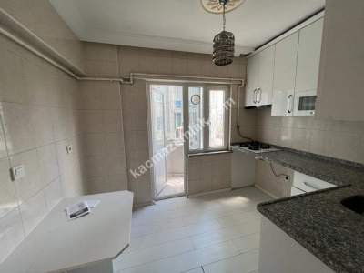 Ümraniye Ekşioğlu Birlik Sitesinde 3+1 Balkonlu Kombili 28