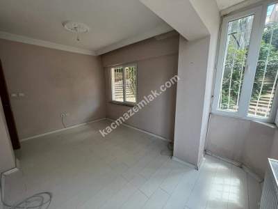 Ümraniye Ekşioğlu Birlik Sitesinde 3+1 Balkonlu Kombili 8