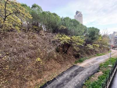 Acıbademde Arakat Koru Manzaralı 12+ M2 Net Satılık 3+1 25