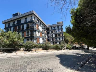 Acıbademde Arakat Koru Manzaralı 12+ M2 Net Satılık 3+1 32