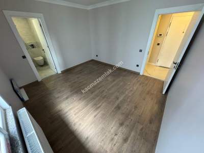 Acıabdemde Ön Cephede 180 M2 Net Satılık 5+1 Dubleks 6